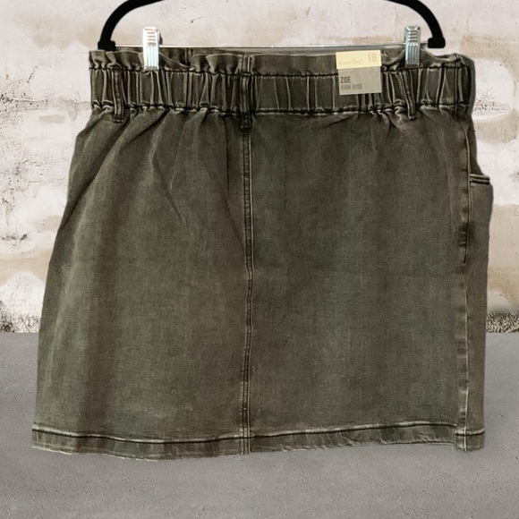 NWT Black Tape_ Zoe High Rise Black Denim Skirt Size 18 - Picture 6 of 10